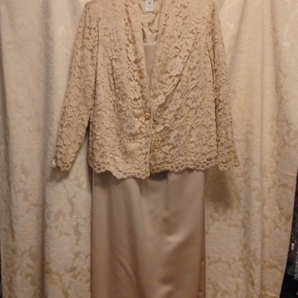 Patra 2pc gown.